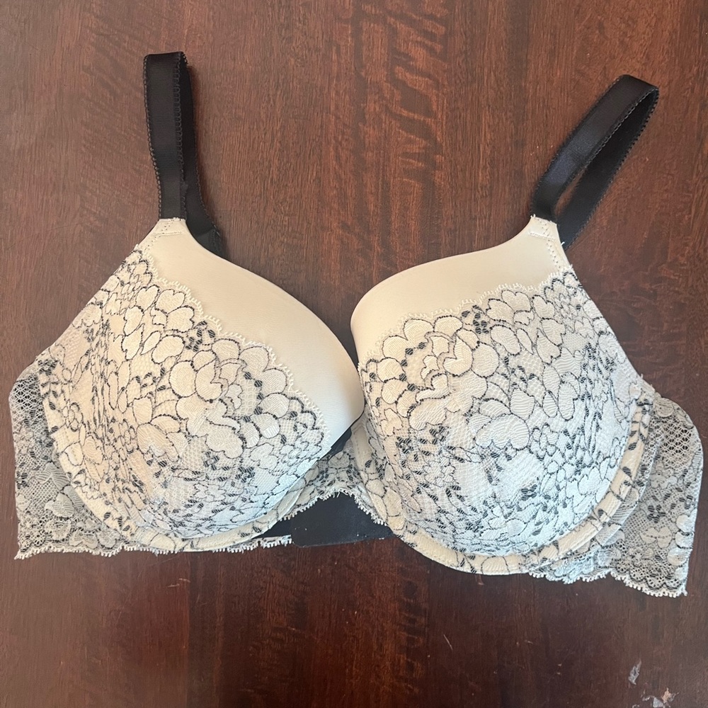 Women's Victoria's Secret Underwire Bra 38 C
